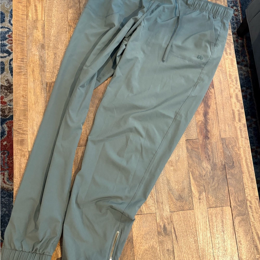 Albion Women’s Olive Jetsetter Jogger Pants -TALL